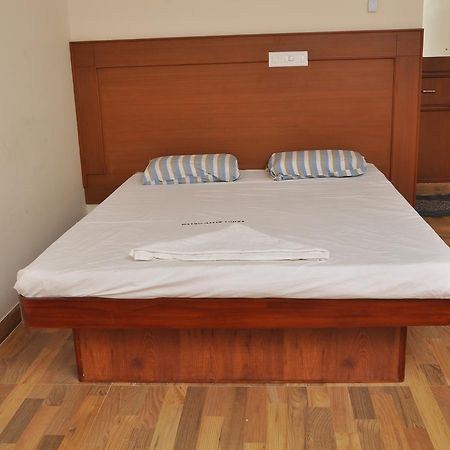 Altis Lodge Erode Exterior foto