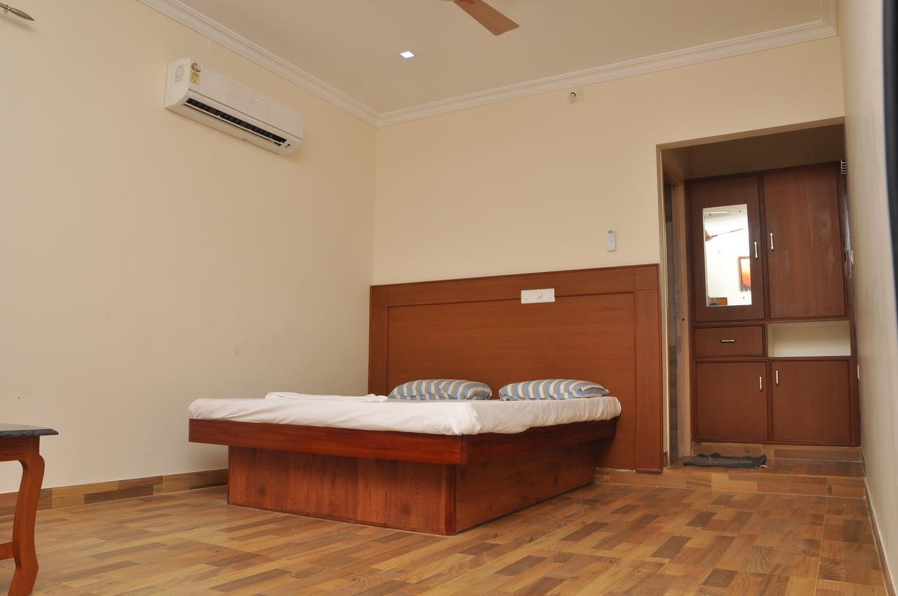 Altis Lodge Erode Exterior foto