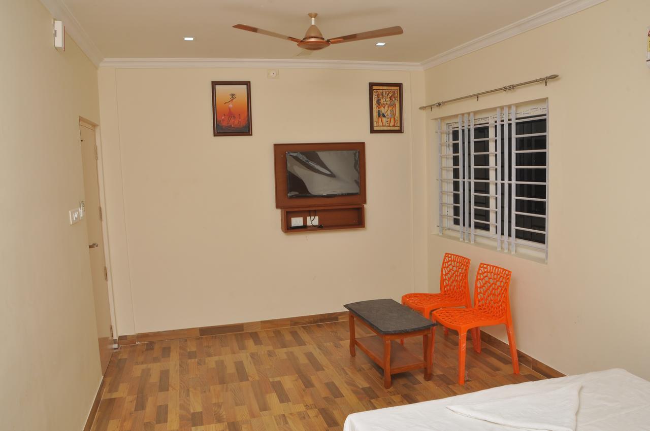 Altis Lodge Erode Exterior foto
